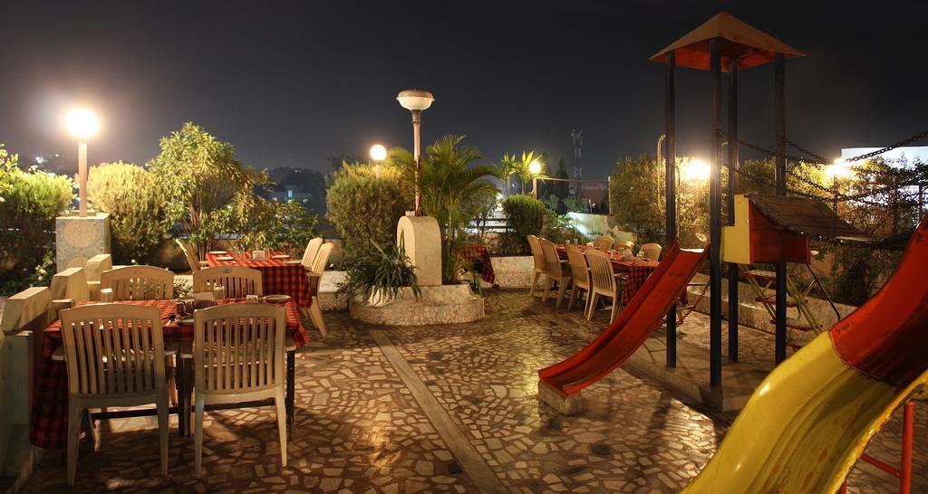 Hotel Kohinoor Plaza Aurangabad  Buitenkant foto